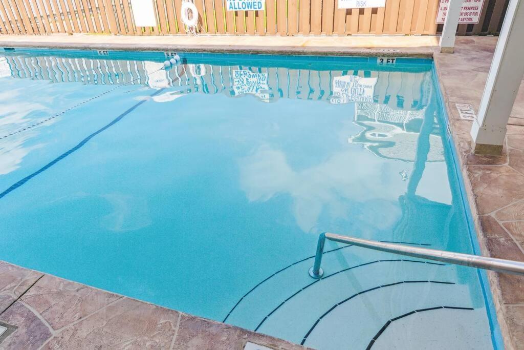 Right Across Beach Pool View Private Balcony By Zen Living Short Term Rental Миртл-Бич Экстерьер фото